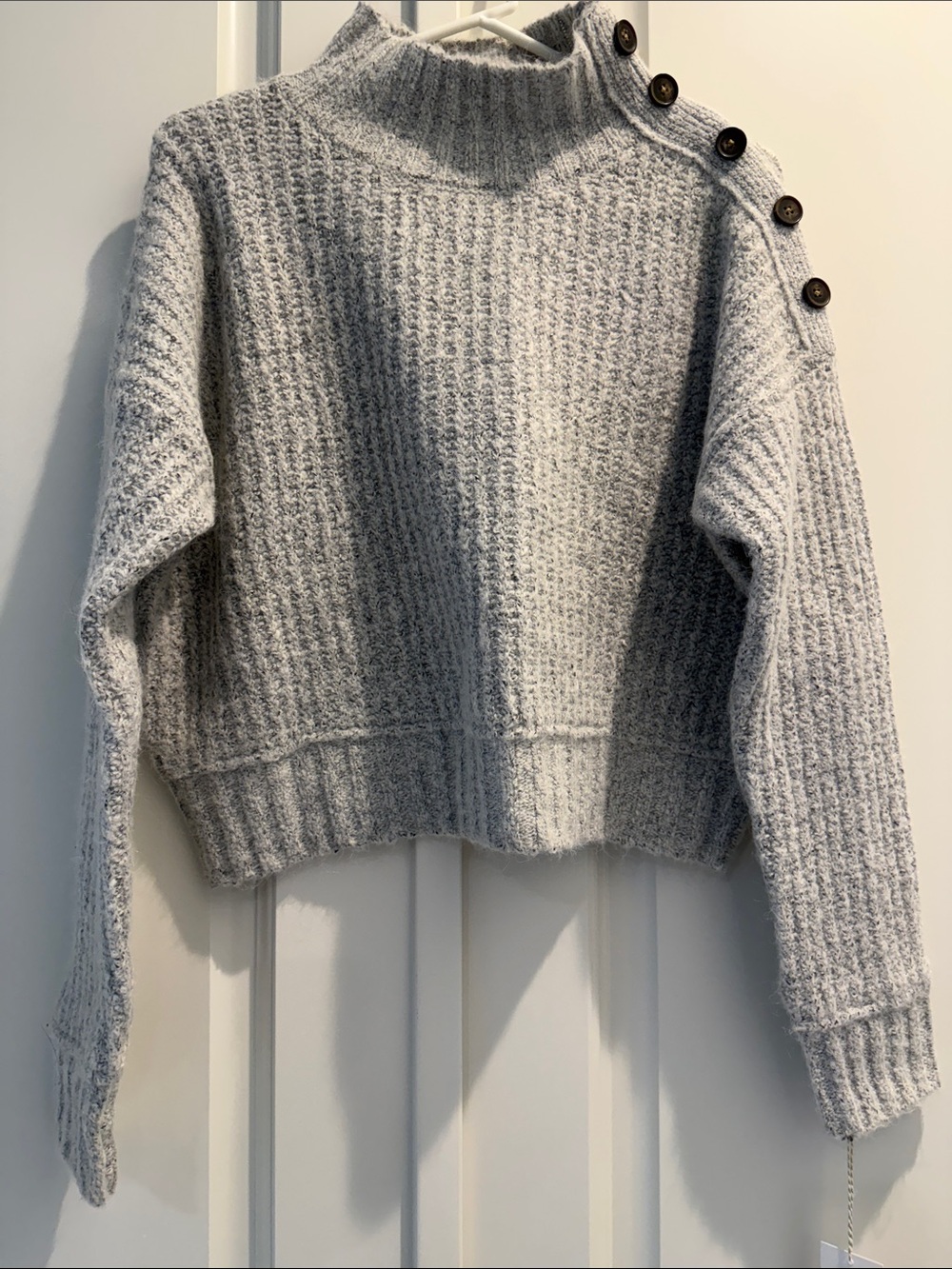 Jessica Simpson Light Gray Mock Neck Button-Shoulder Cropped Sweater